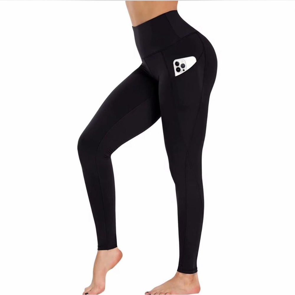 High-Waisted Black Leggings with Pocket